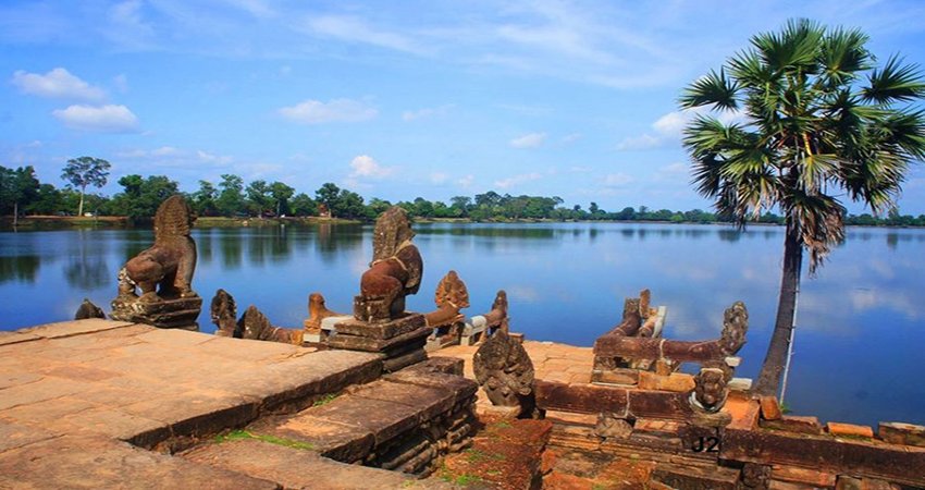 Angkor Wat Small Circle with SUNSET